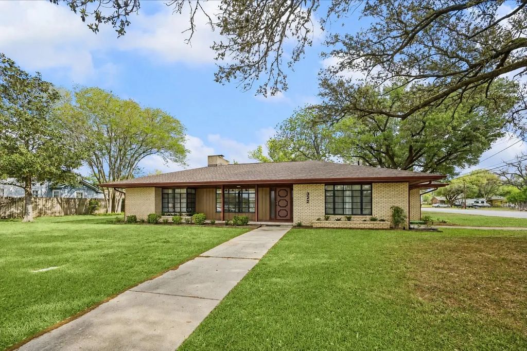 322 E O'bryant Street, Bellville