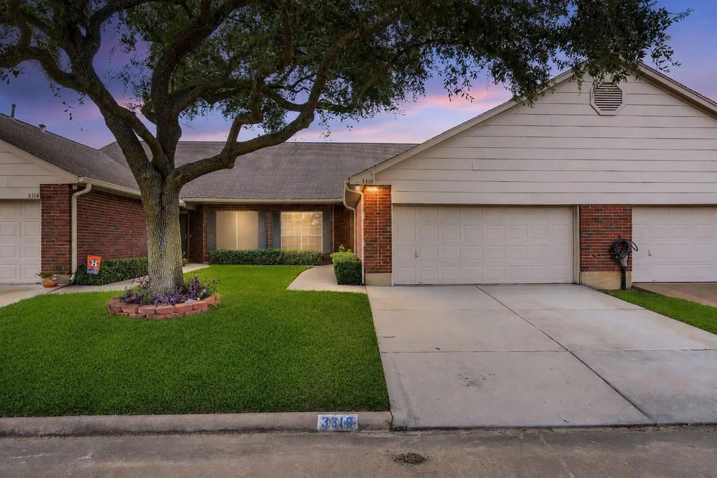 3310 Country Meadows Court, Pearland