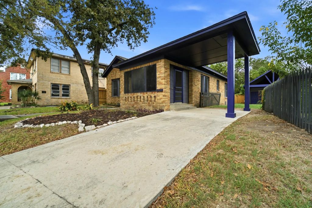 5109 Polk Street, Houston