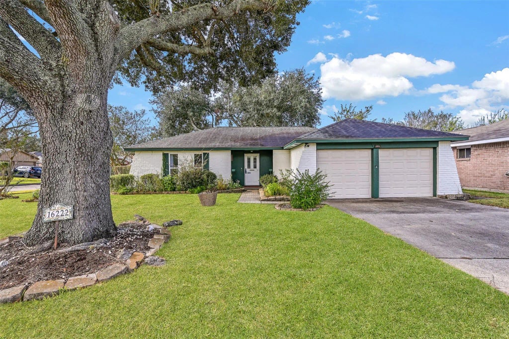 16222 Forest Bend Avenue, Friendswood
