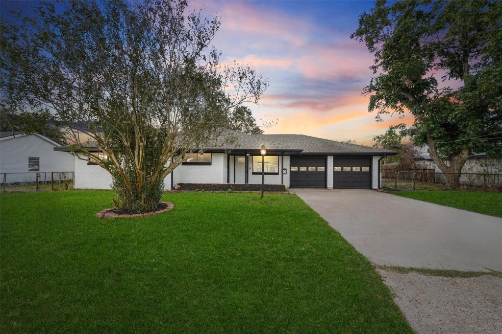 216 W 5th Street, Deer Park