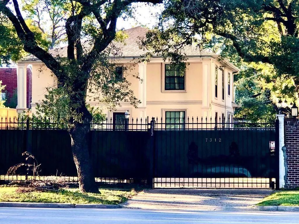 7312 Main Street, Houston