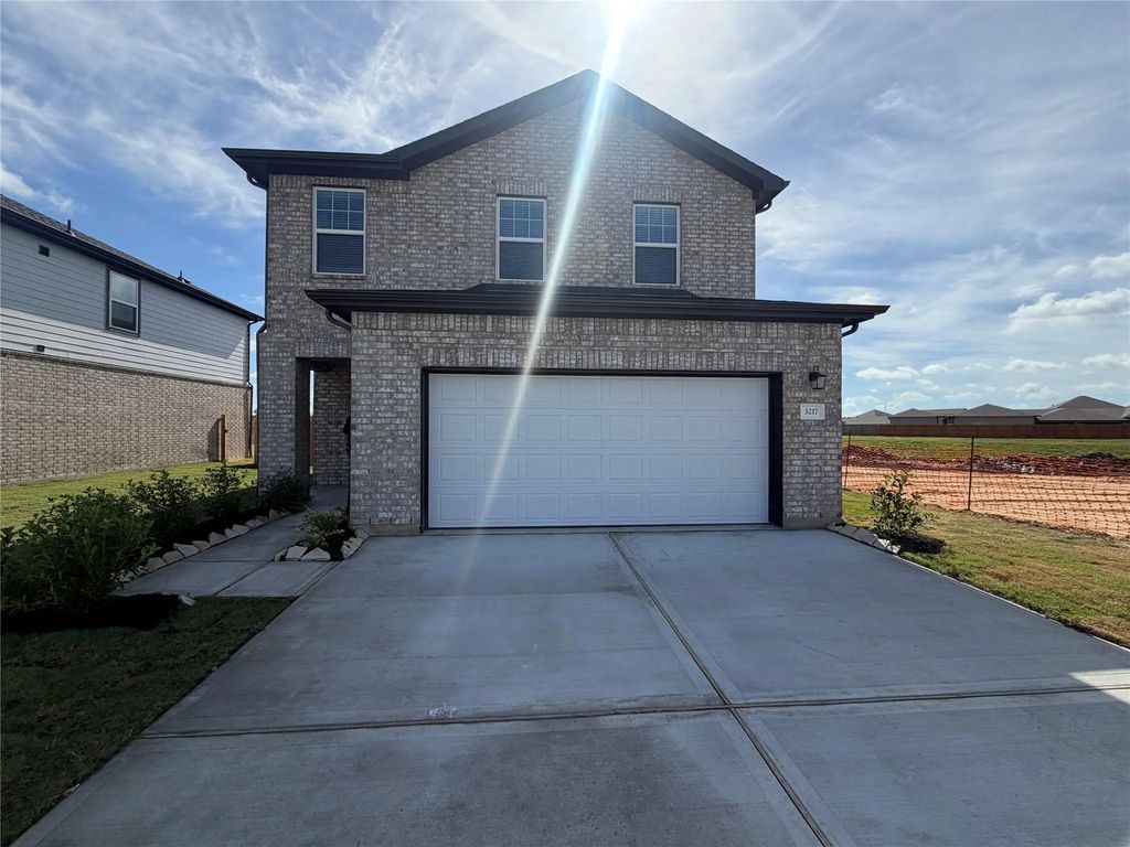 3217 Captain's Grove, Dickinson