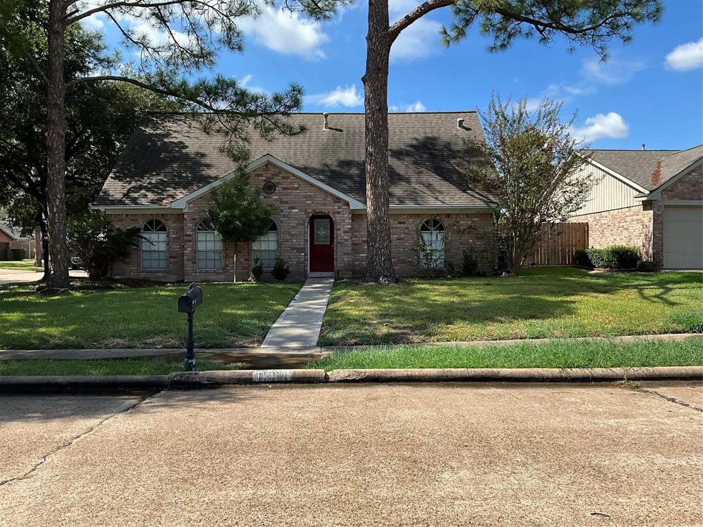 11914 Mulholland Drive, Meadows Place