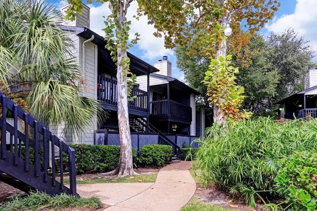 9009 Richmond Avenue 110, Houston