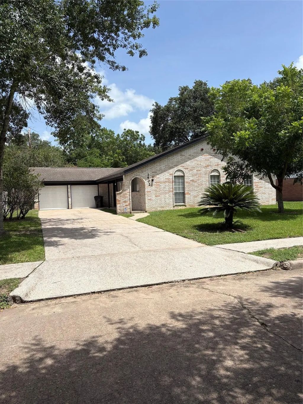 1402 Bellaire Boulevard, Alvin