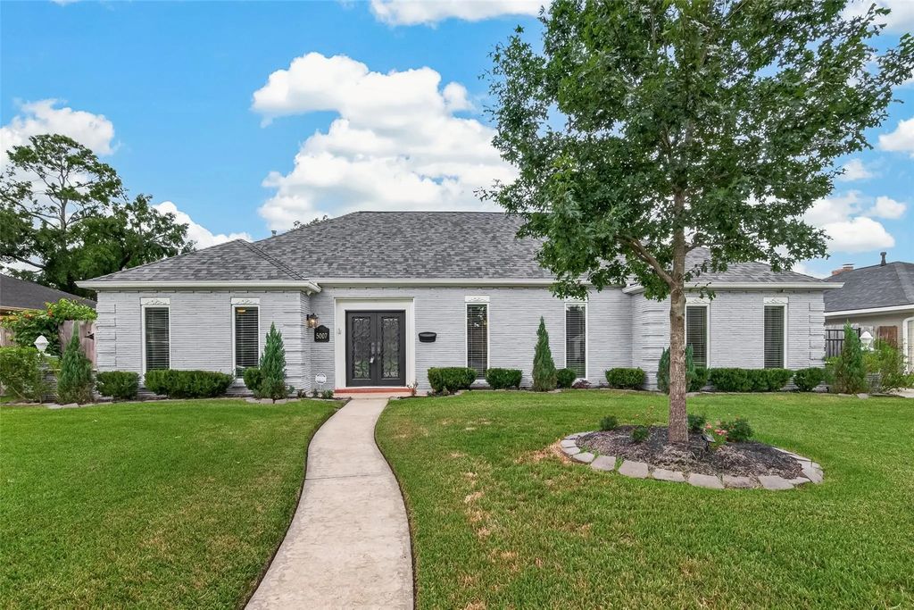 5007 Forest Nook Court, Houston