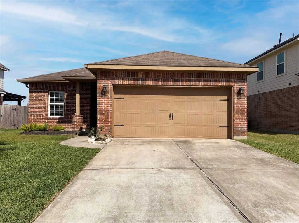 1038 Cash Street, Alvin