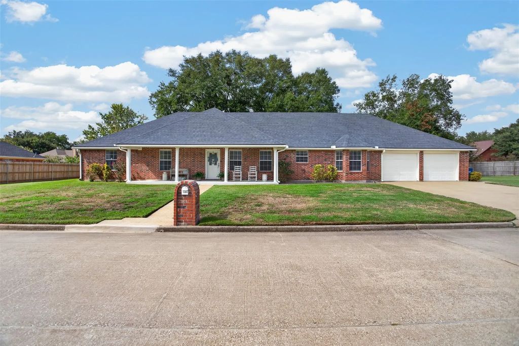 1307 Mary Lee Lane, Crockett