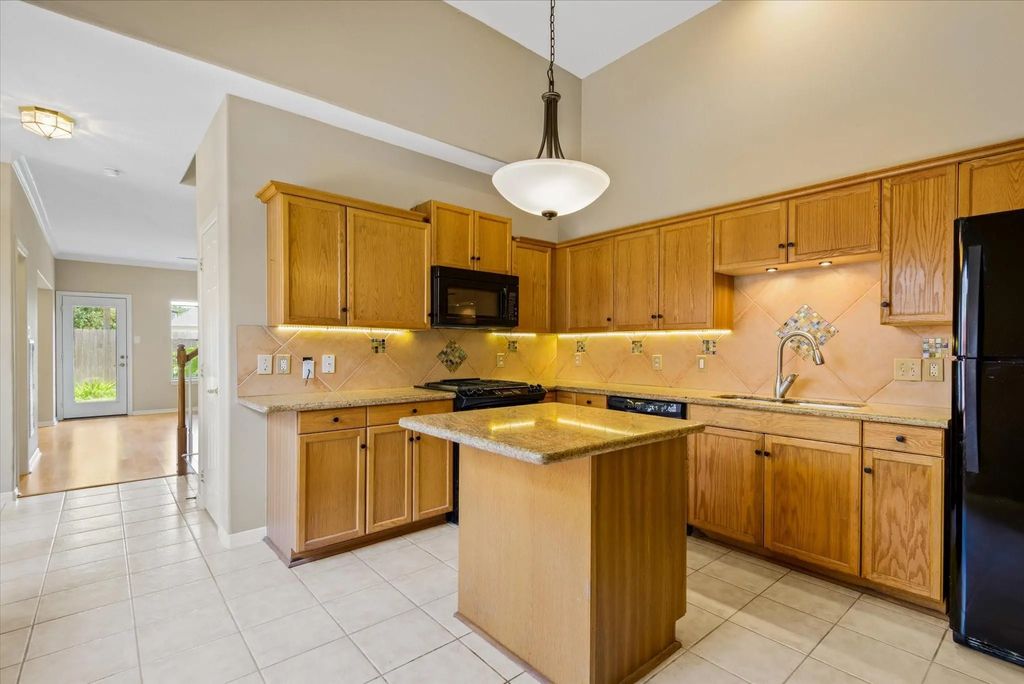 2040 Glencove Drive, Seabrook