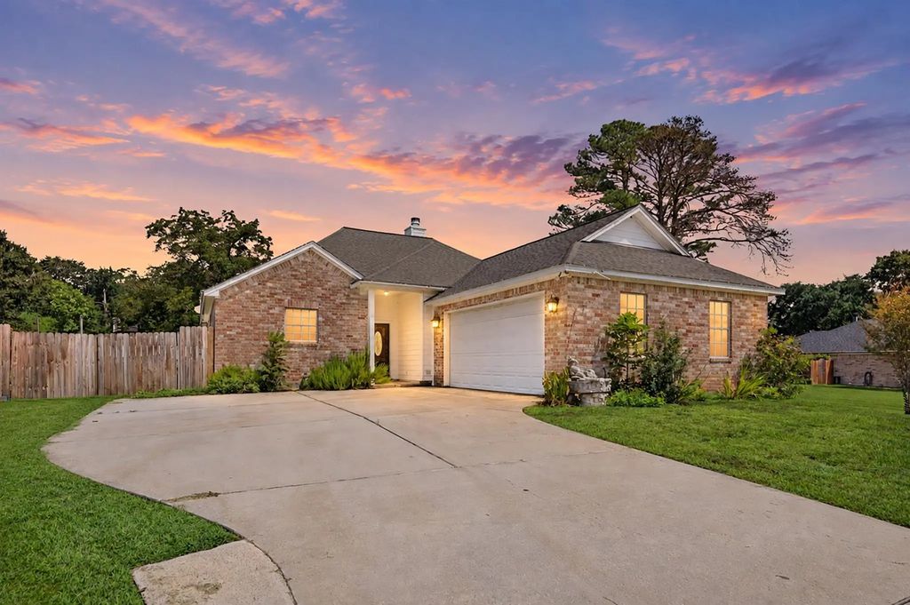 5110 Lakeshore Drive, Willis