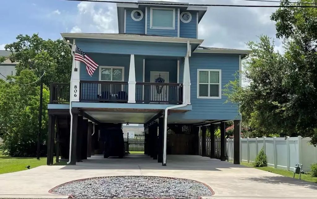 806 Kipp Avenue, Kemah