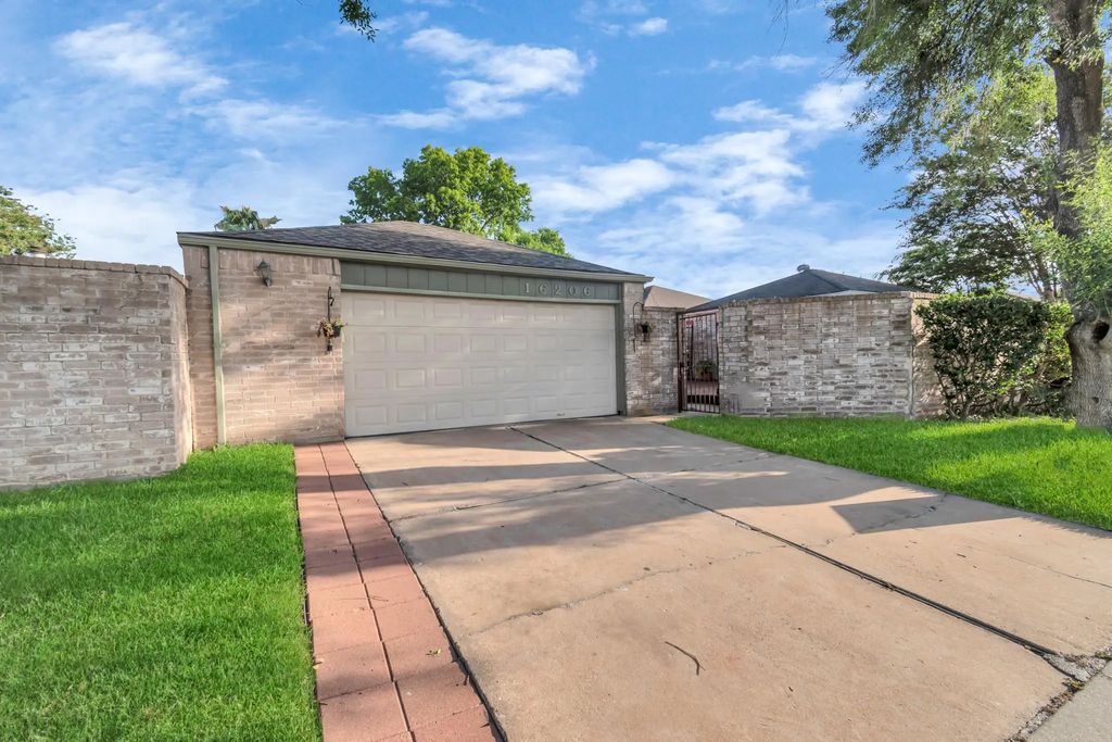 16206 New Field Drive, Houston