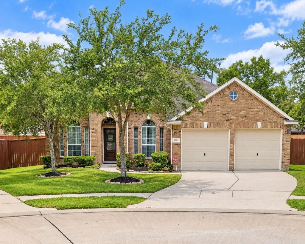 2324 Shadow Falls Lane, Pearland