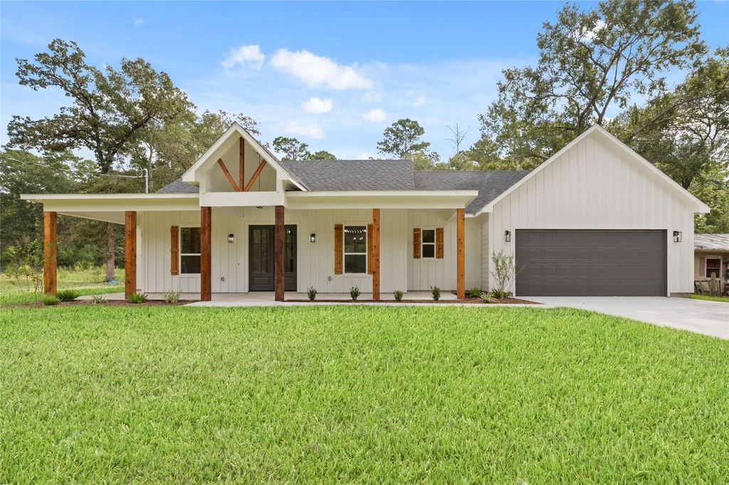 17039 E Hollyhill Dr, Plantersville
