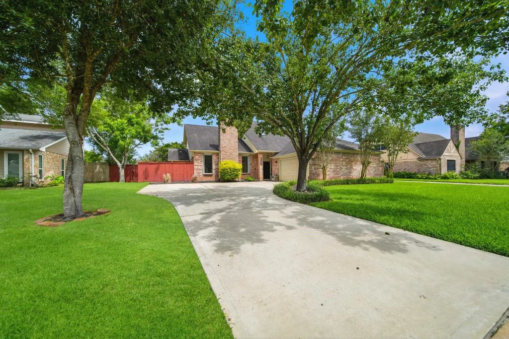 3815 W Valley Drive, Missouri City