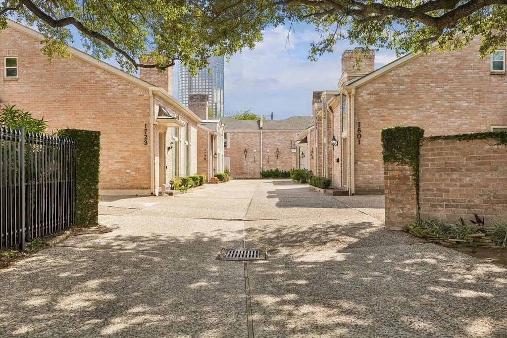 1727 Nantucket Drive, Houston