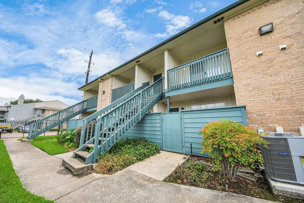 250 El Dorado Boulevard 204, Houston