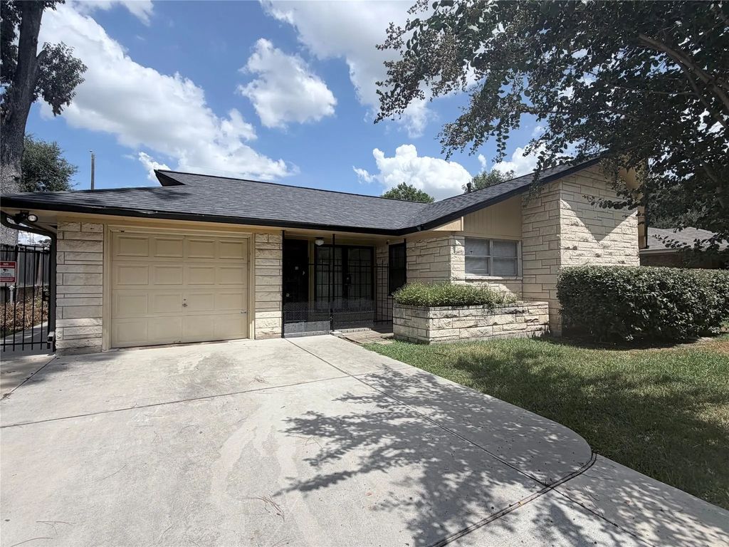 2102 Ansbury Drive, Houston