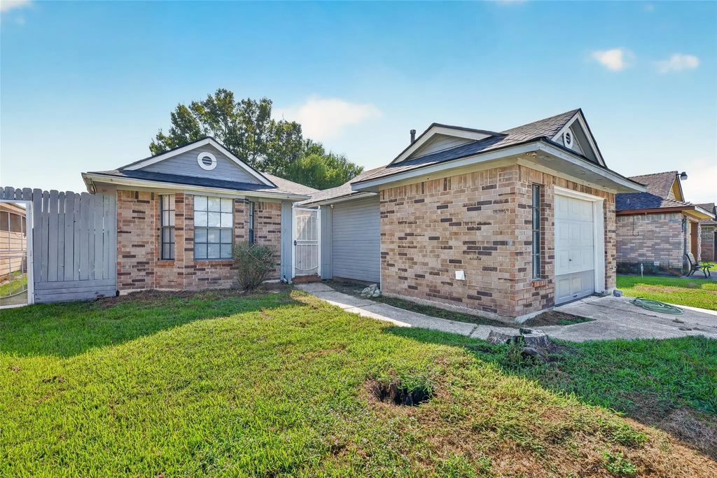 1126 Holbech Lane, Channelview