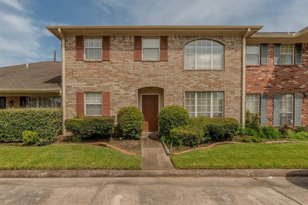 1133 Green Meadow, Beaumont