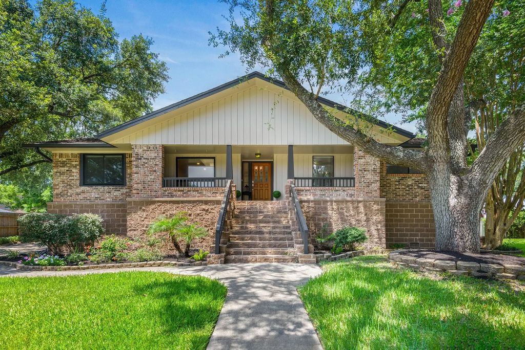 321 Empress Lane, League City