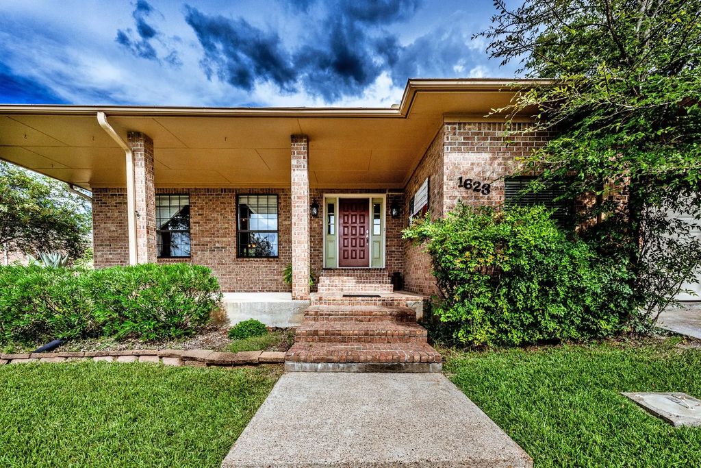 1623 Green Briar Drive, Huntsville