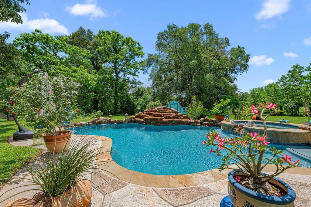 203 Chipmunk Trail, Shepherd
