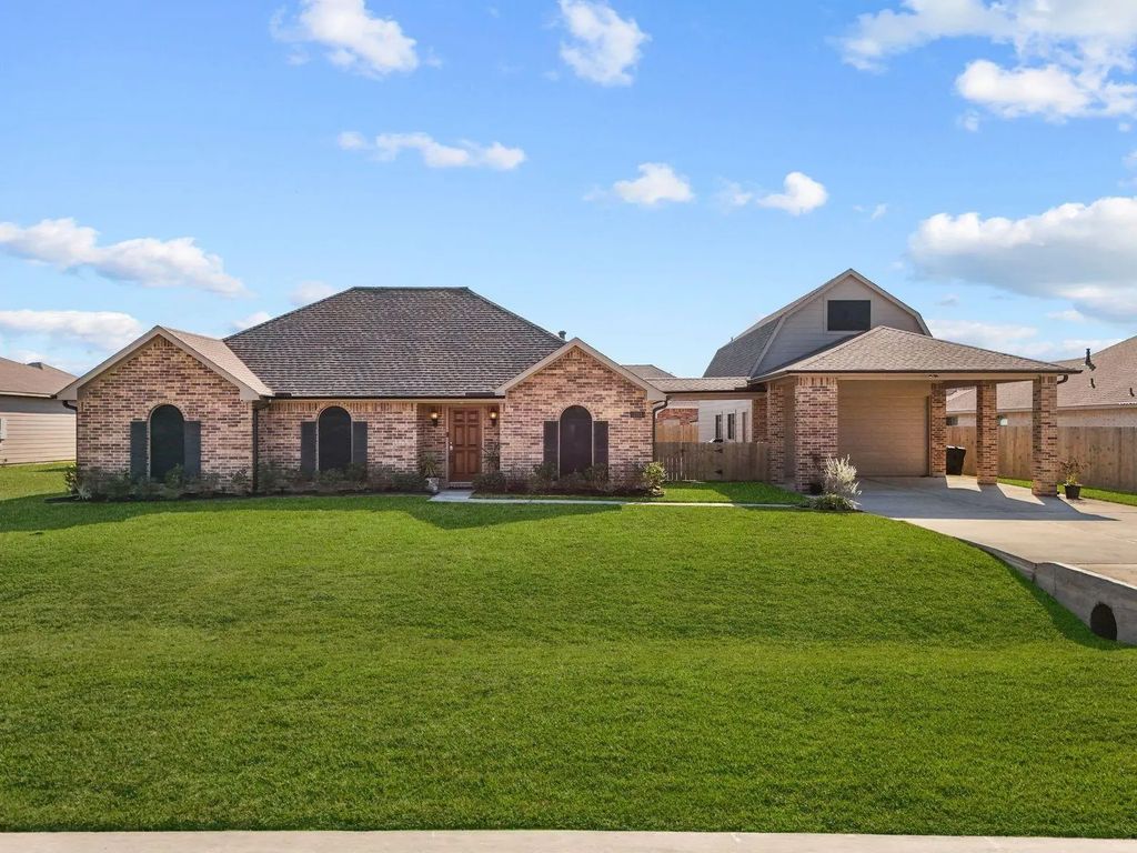 2111 Gilbert Road, Dickinson