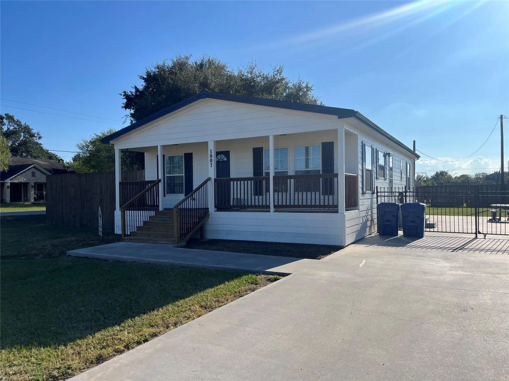 1007 Rose Lane, Eagle Lake