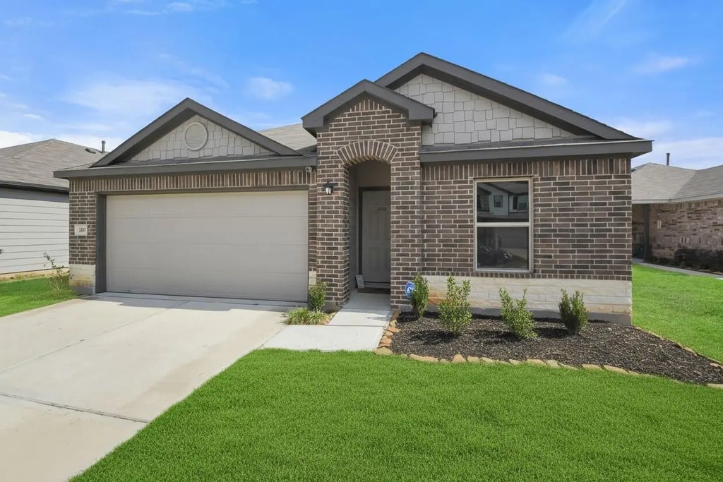 207 Bellewood Manor Drive, Magnolia