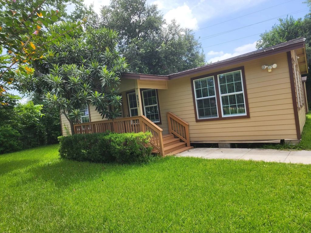 8907 Meadow Vista Boulevard, Houston