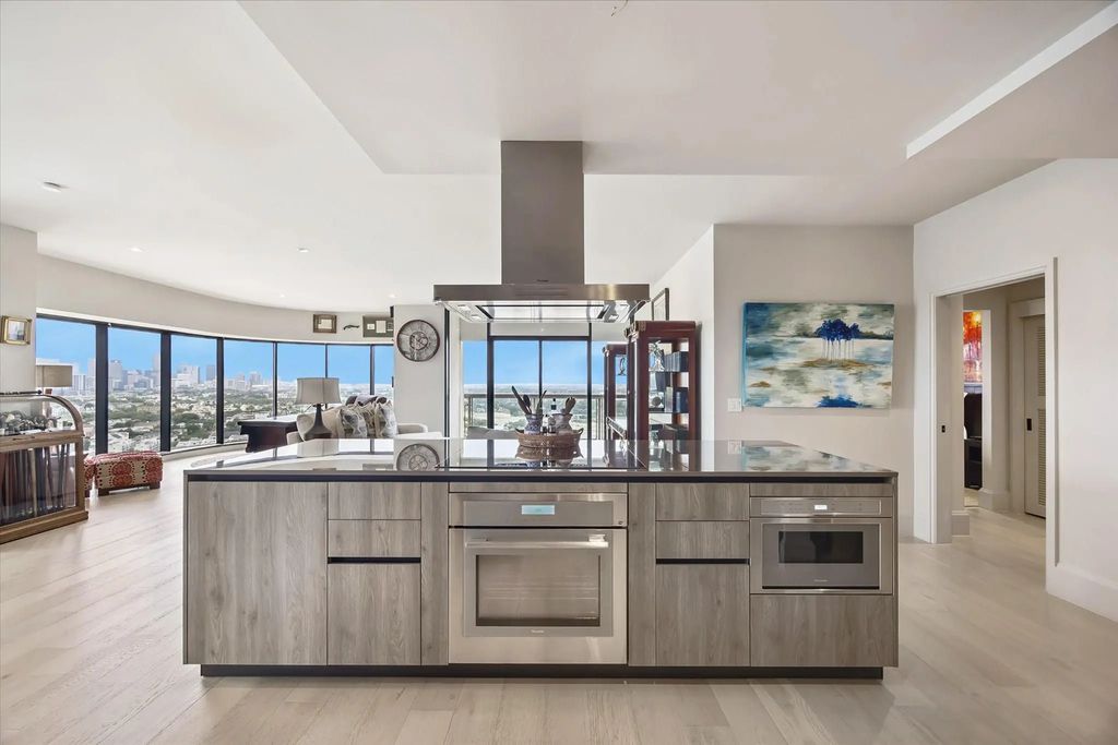 1701 Hermann Drive 22ce, Houston