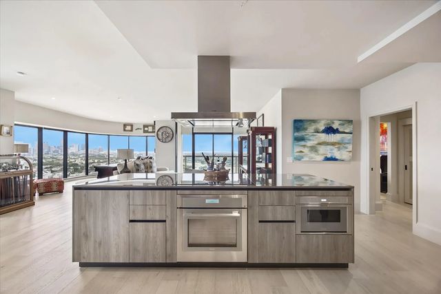 1701 Hermann Drive 22ce, Houston