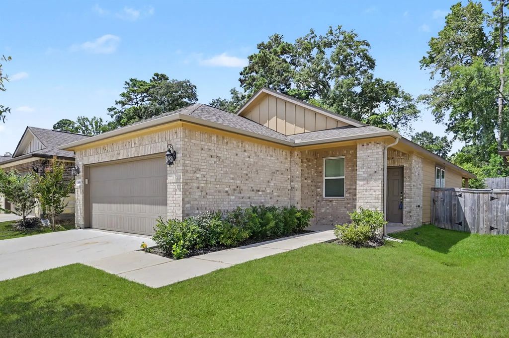 2010 W Darlington Oak Court, Conroe