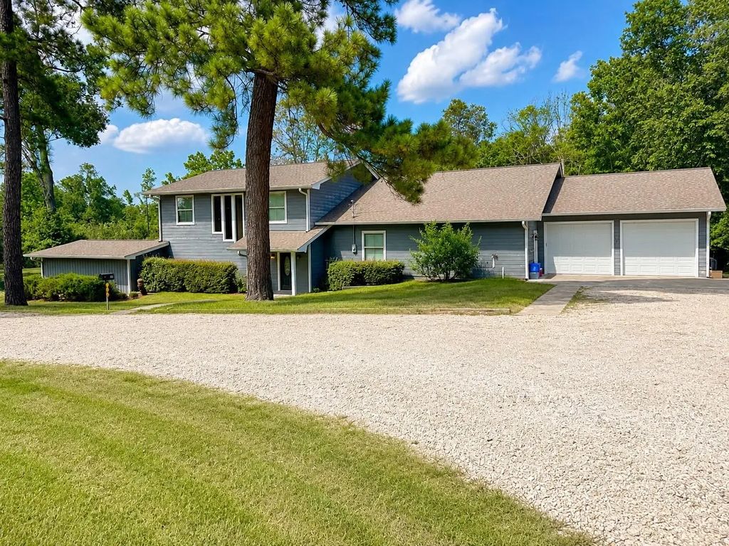 903 S Houston Avenue, Livingston