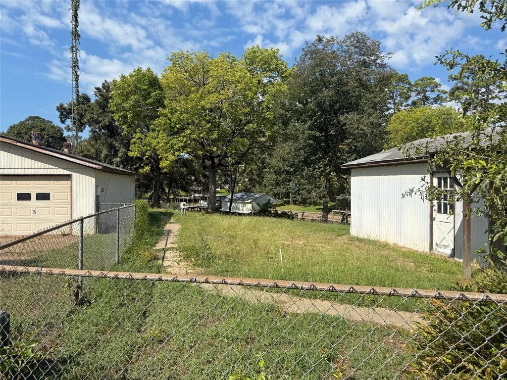 205 Lakeshore Drive, Onalaska