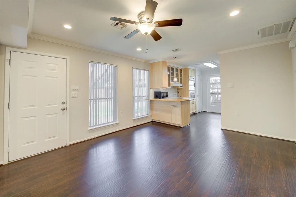 1917 Augusta Drive 18, Houston