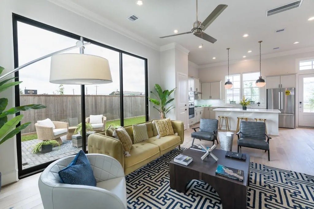 1005 Golden Nectar, Houston