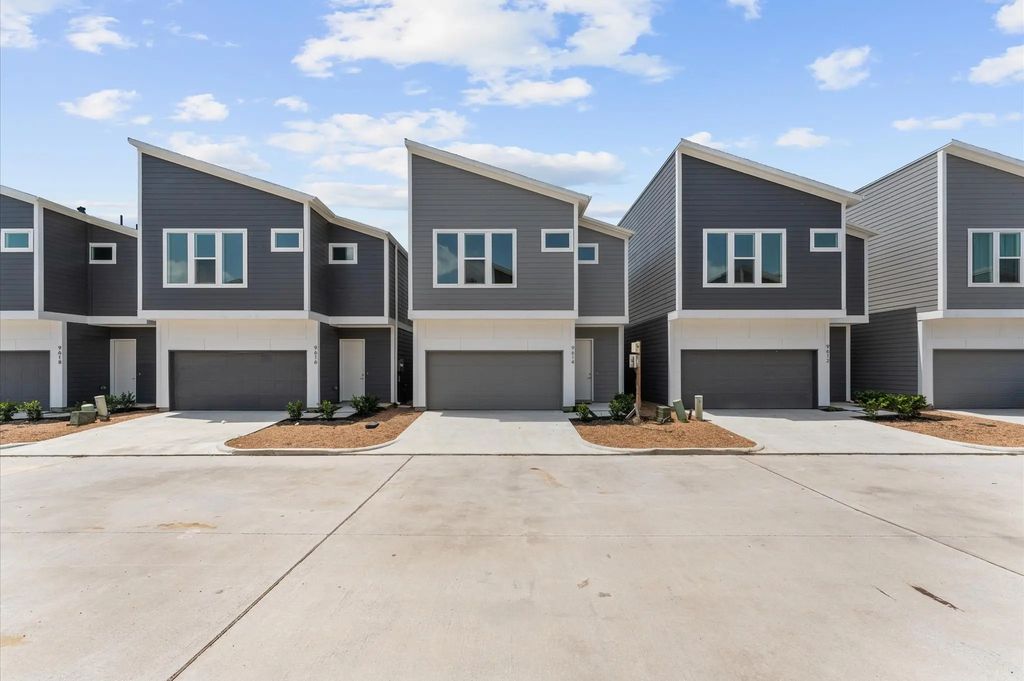 9616 Habitat Street, Houston