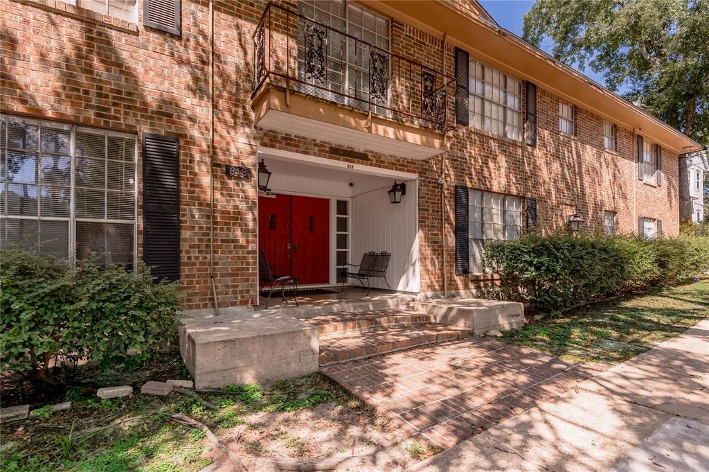 818 University Avenue 6, Huntsville