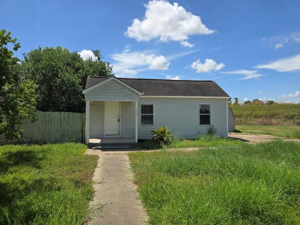 1523 N Avenue F, Freeport