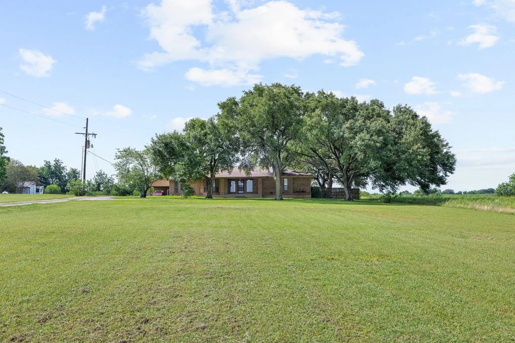 8277 Highway 90 South, Navasota