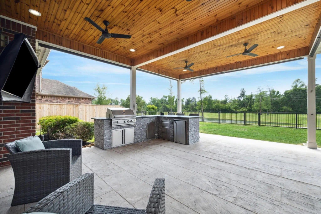 18531 Duke Lake Drive, Spring