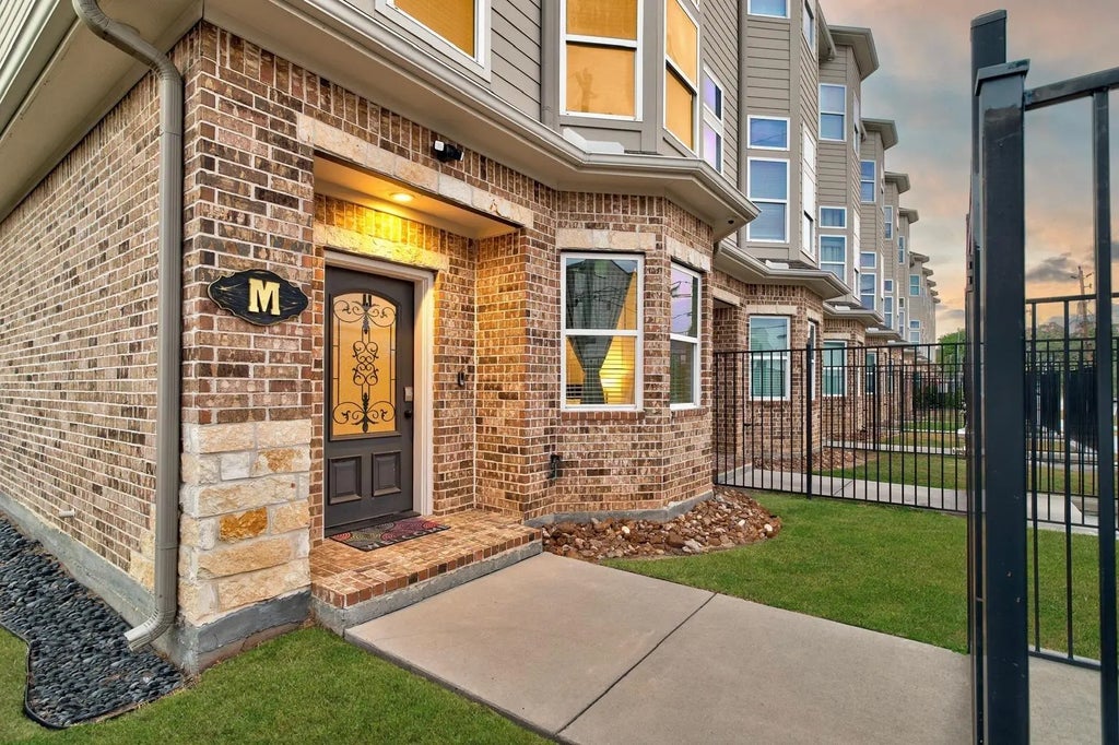 2020 Mcgowen Street M, Houston