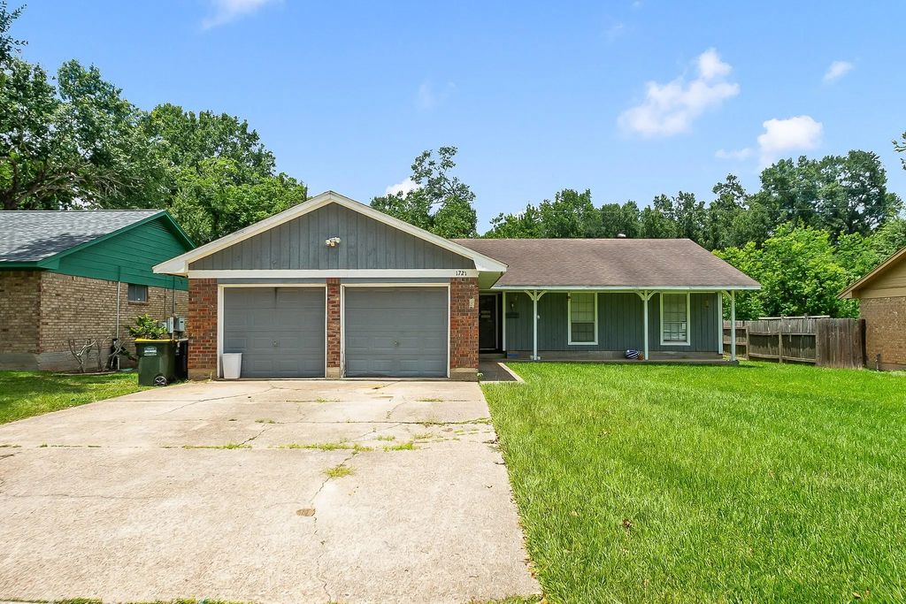 1721 Crest Hill Drive, Conroe