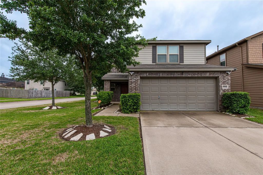 2562 Skyview Point Drive, Houston