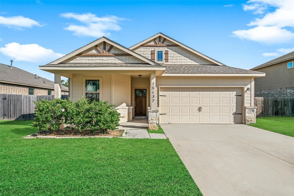 15137 Meadow Glen S, Conroe
