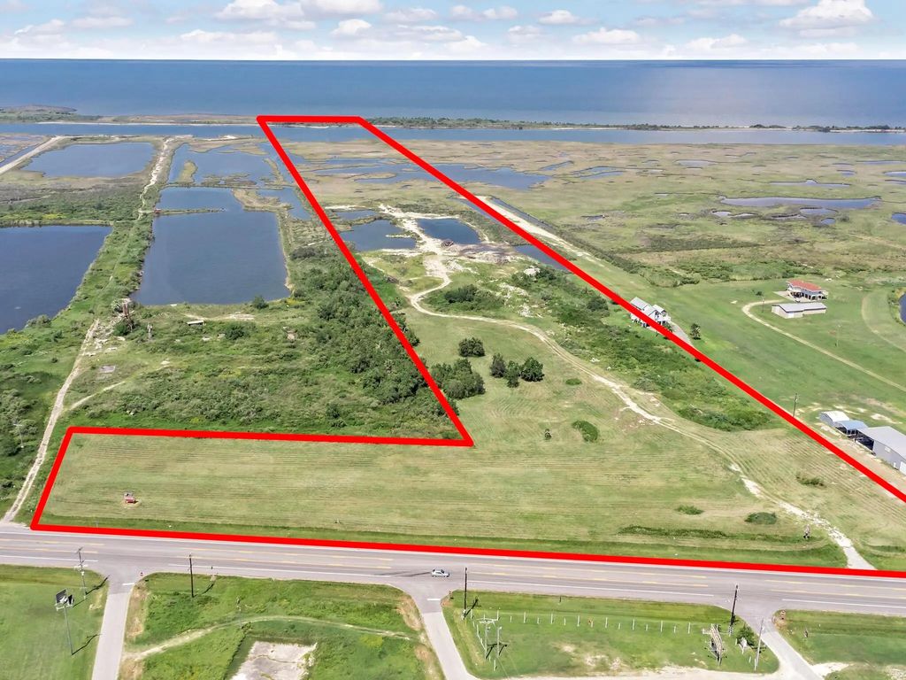 2169 Highway 87, Crystal Beach