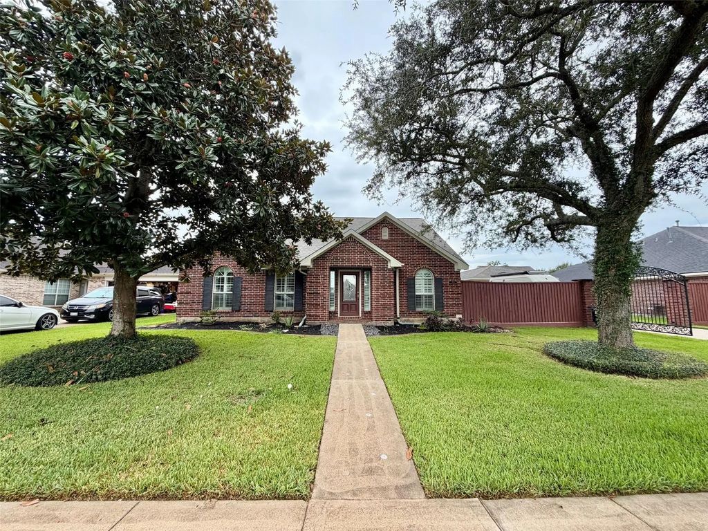 2119 Meadows Boulevard, League City
